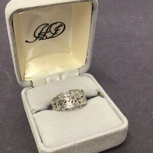 Elegant Silver Filigree Ring